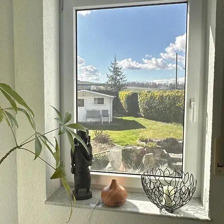 Andrea Mit Traumhaftem Garten